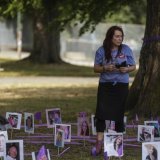 Installation en hommage aux victimes des opioïdes aux Etats-Unis. McKinsey a accepté de payer 230 millions de dollars pour mettre fin à des poursuites l'accusant d'avoir alimenté par ses conseils aux laboratoires la crise des opioïdes. (archives) KEYSTONE/AP/DARRYL DYCK